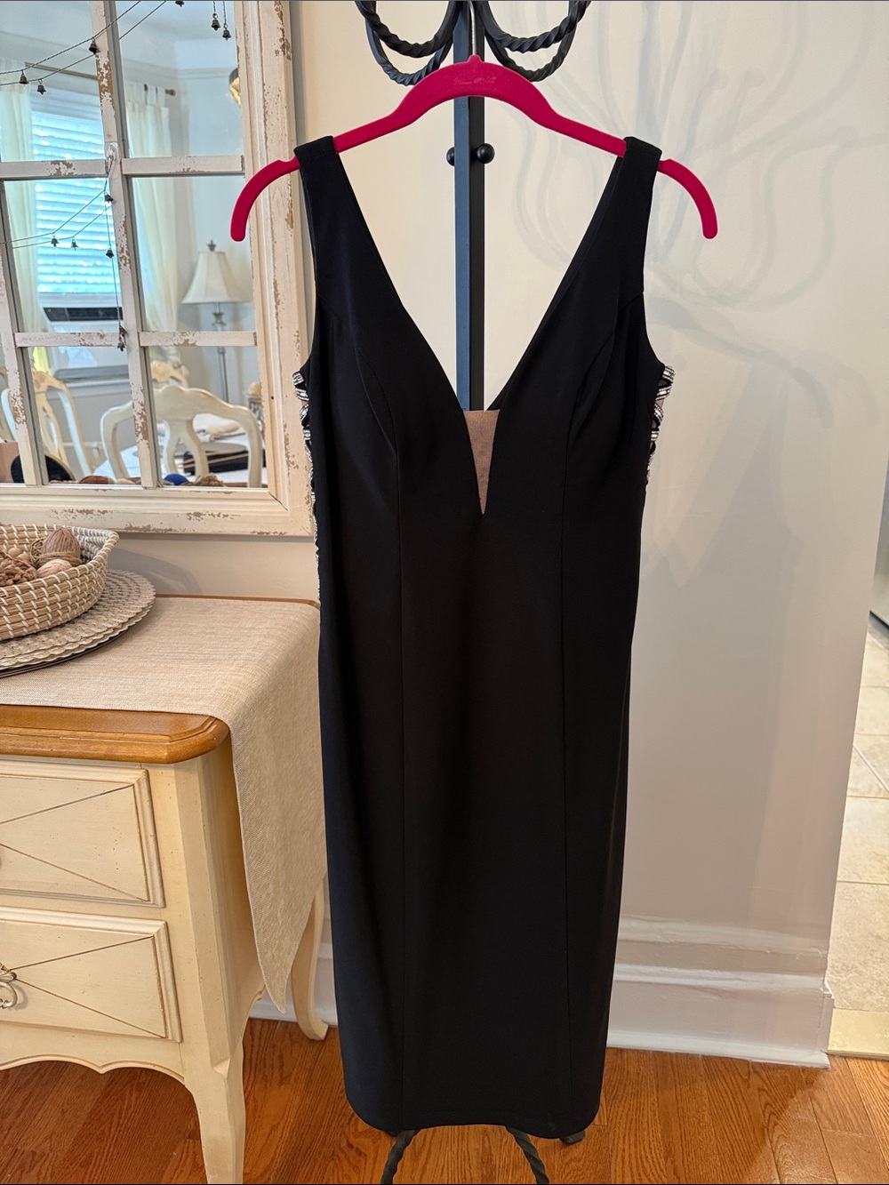Avery Black V-Neck Sheath formal Dress